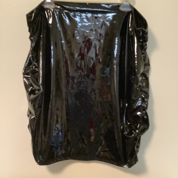 Women’s unbranded black ruched side and zipper side polyurethane liquid skirt - Picture 5 of 11